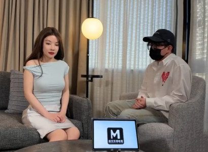 Nữ Nhân Viên Ngân Hàng Bị Khách VIP Địt Trong Phòng Két